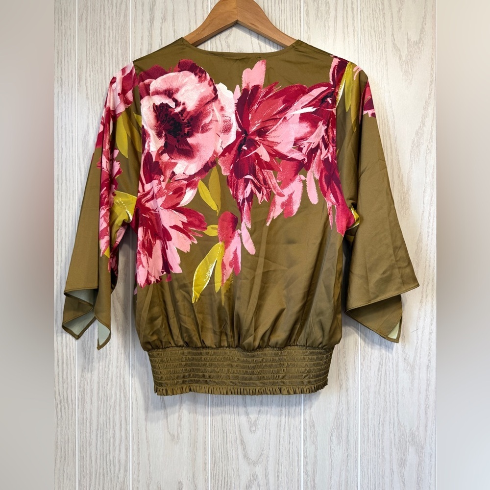 White House Black Market Floral Smocked Blouse Size XXS NWT - Picture 3 of 4